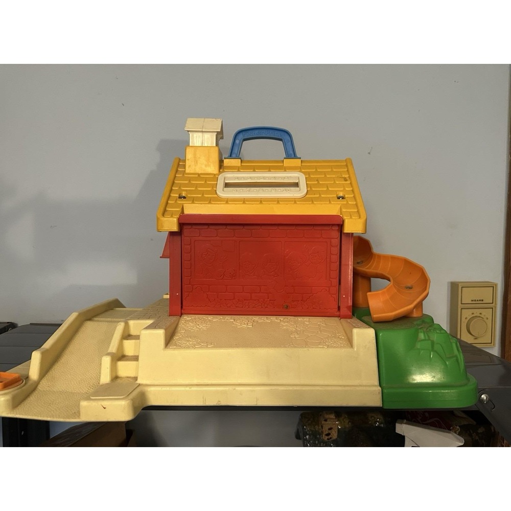 Vintage Fisher-Price Little People #2550 School house playset T46‎